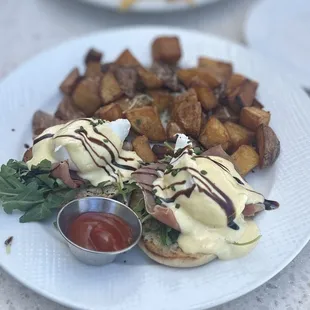 LIGHTHOUSE BENEDICT*: Prosciutto, Arugula, Balsamic Reduction, Hollandaise, Potatoes * $17.99