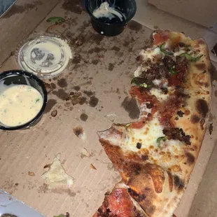 Big piece of glass in our pizza... do not go here
