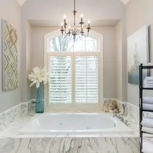 Master tub with marble accents