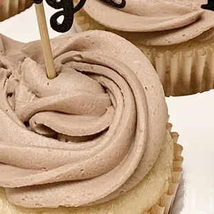 Vegan Vanilla Cupcake w/Chocolate Buttercream