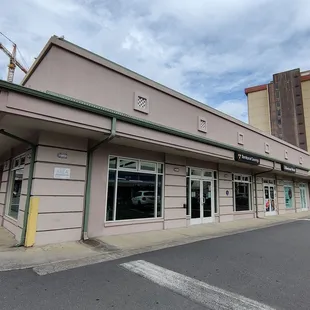 The shops along Kanunu Street