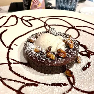 Hazelnut brownie cake w ice cream