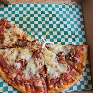 Small Brooklyn (meat lovers) pizza