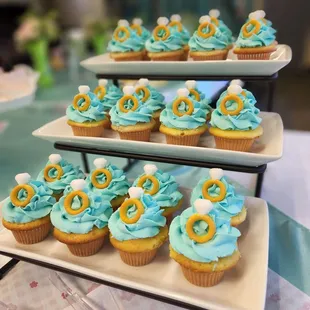 Lemon and Vanilla cupcakes with buttercream frosting
