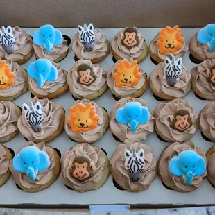 Mini safari cupcakes from Lil Bites Bakery