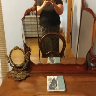 Vanity table