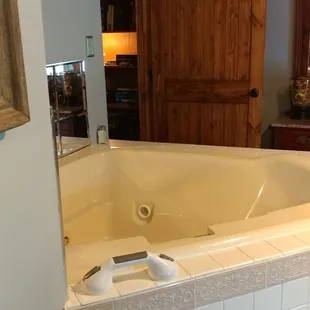 Whirlpool tub