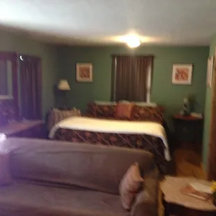 Lily king spa room