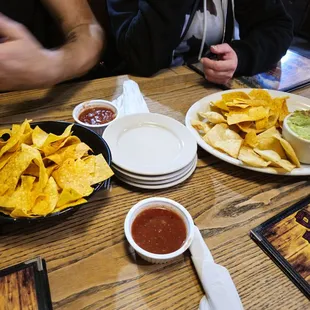Chips and guacamole dip