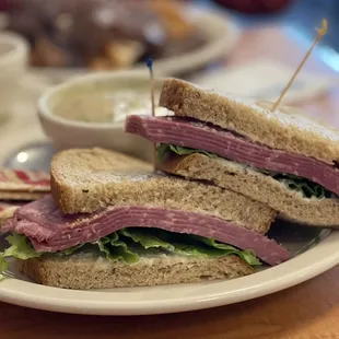 Daily Special: Corned Beef Sandwich and Soup - IG: @nelson_eats