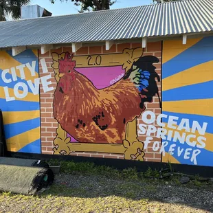 a chicken painted on the side of a building