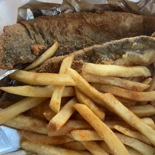 Fried whiting basket with fries