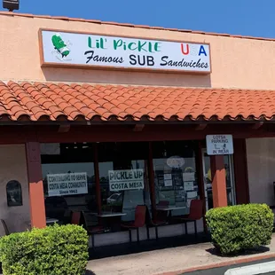 he front of a restaurant