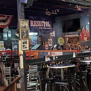  bar with stools