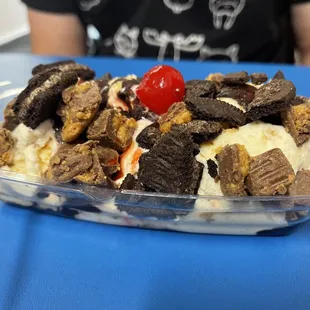 S&apos;mores sundae