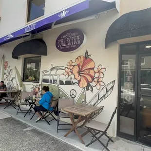 Out door seating for the Lilikoi Kitchen