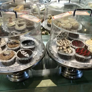 Look at the variety of gluten free cupcakes to choose from!