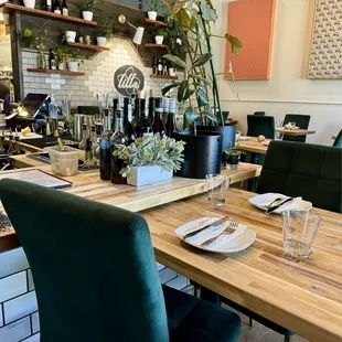 The beautiful ambience. Plus, really high ceilings which made the place feel very open and comfortable.