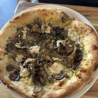 Panna e Funghi Pizza (G)