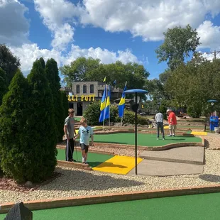 Mini golf course