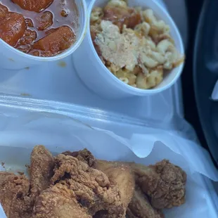 Chicken wings Mac and Cheese and sweet potato&apos;s