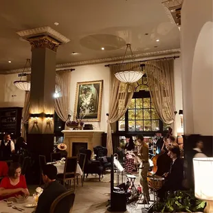a busy restaurant
