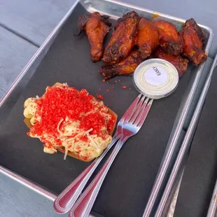 Flamin&apos; hot mac &amp; cheese &amp; Smoked Chicken Wings