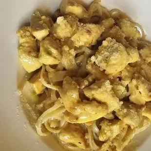 &quot;Chicken alfredo&quot; Def not the alfredo I&apos;m used to had a lemon taste as well olive garden has better alfredo