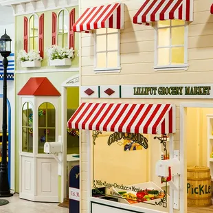 Towne Center Grocery Market and Art Studio