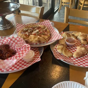 Small pepperoni and sausage pizza on thick crust, six bbq wings, garlic knots.