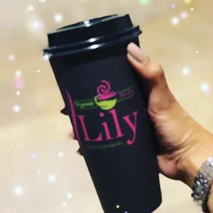 Organic café latte with organic almond milk