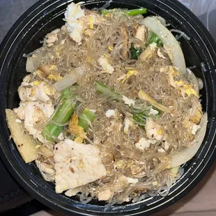  bowl of noodles with meat and vegetables