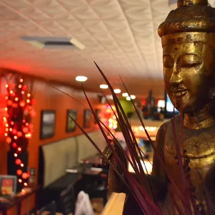 Chill atmosphere with surprisingly AWESOME hip music.