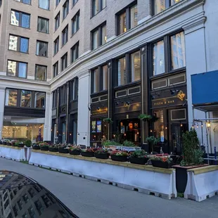 Lily&apos;s Pizza &amp; Bar, and Patio 9/2022