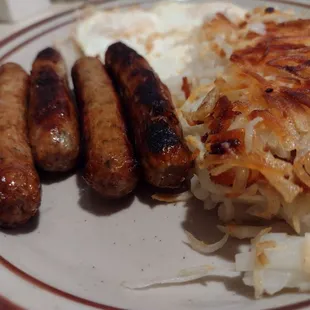 a plate of breakfast food
