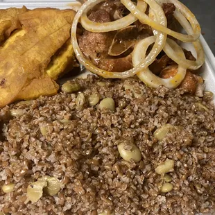 Turkeys stew bulgar/ble fried plantains