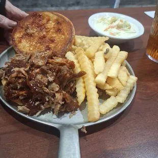 Pulled pork sandwich