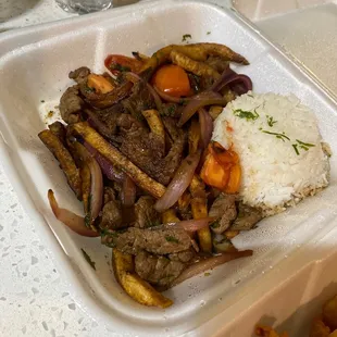 Lomo saltado