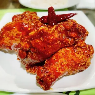 Special (not on regular menu): fried chicken wings.