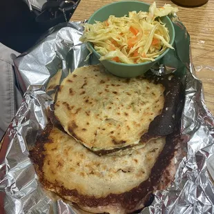 Pupusa mixa and pupusa de jalapeño y queso