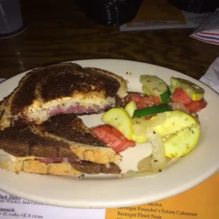 Classic Reuben with mixed vegetables