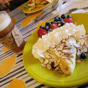 A Delicious London Fog and Crepe!