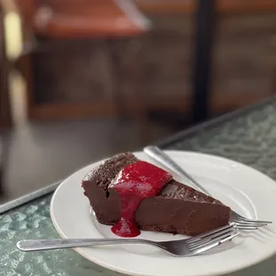 Flourless chocolate cake - Decadent! Delicious!