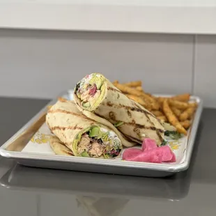 Salmon wrap w/fries