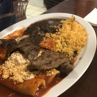 4 Empandas 3 Enchiladas Rojas 4 Empandas