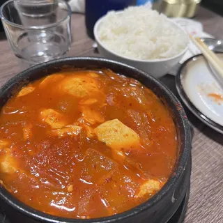 Kimchi Soft Tofu Soup ()