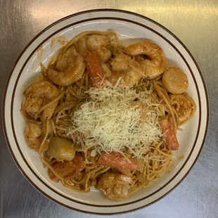 a bowl of shrimp pasta