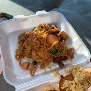 A side of house special Lomein