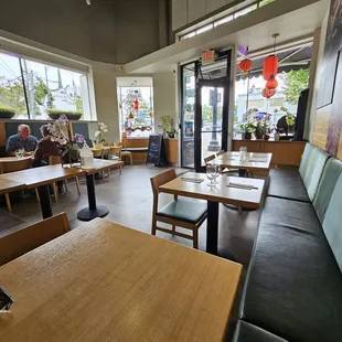More interior, toward the Lakeshore entrance