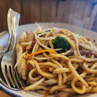Lovely fried hakka noodles